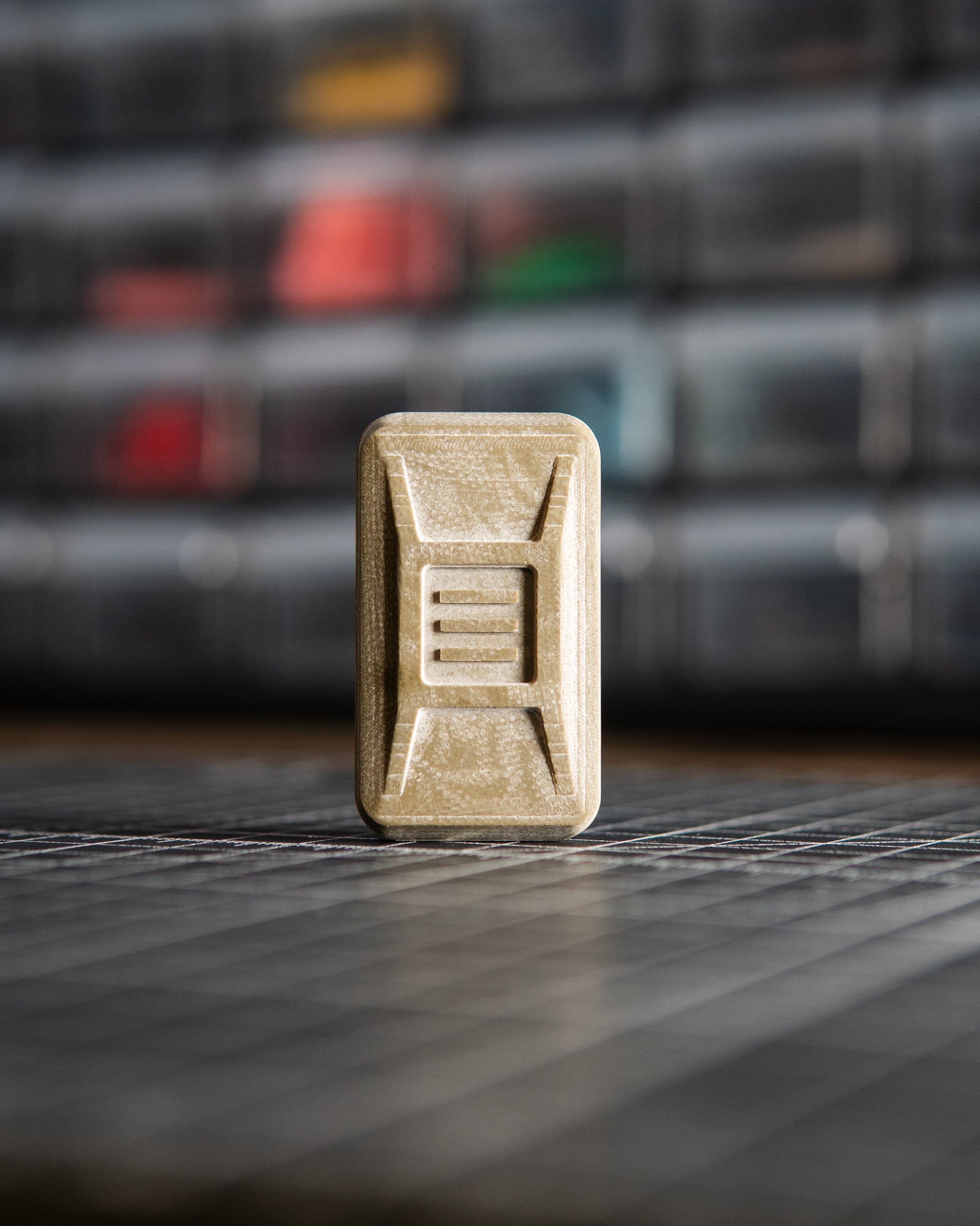 Delta Ergo Pro Tile Fidget Slider - Maker's Choice, Tan Marbled G10