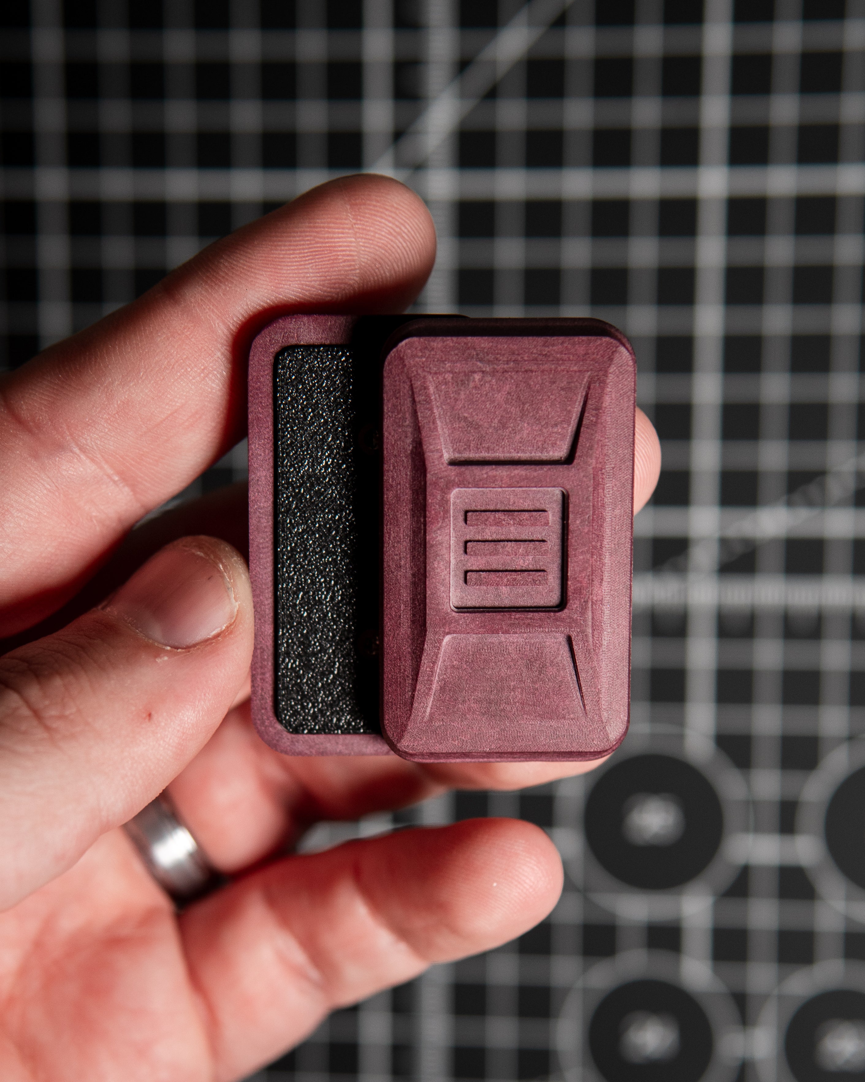 Delta Ergo Pro Tile Fidget Slider - Maker's Choice, Richlite Red