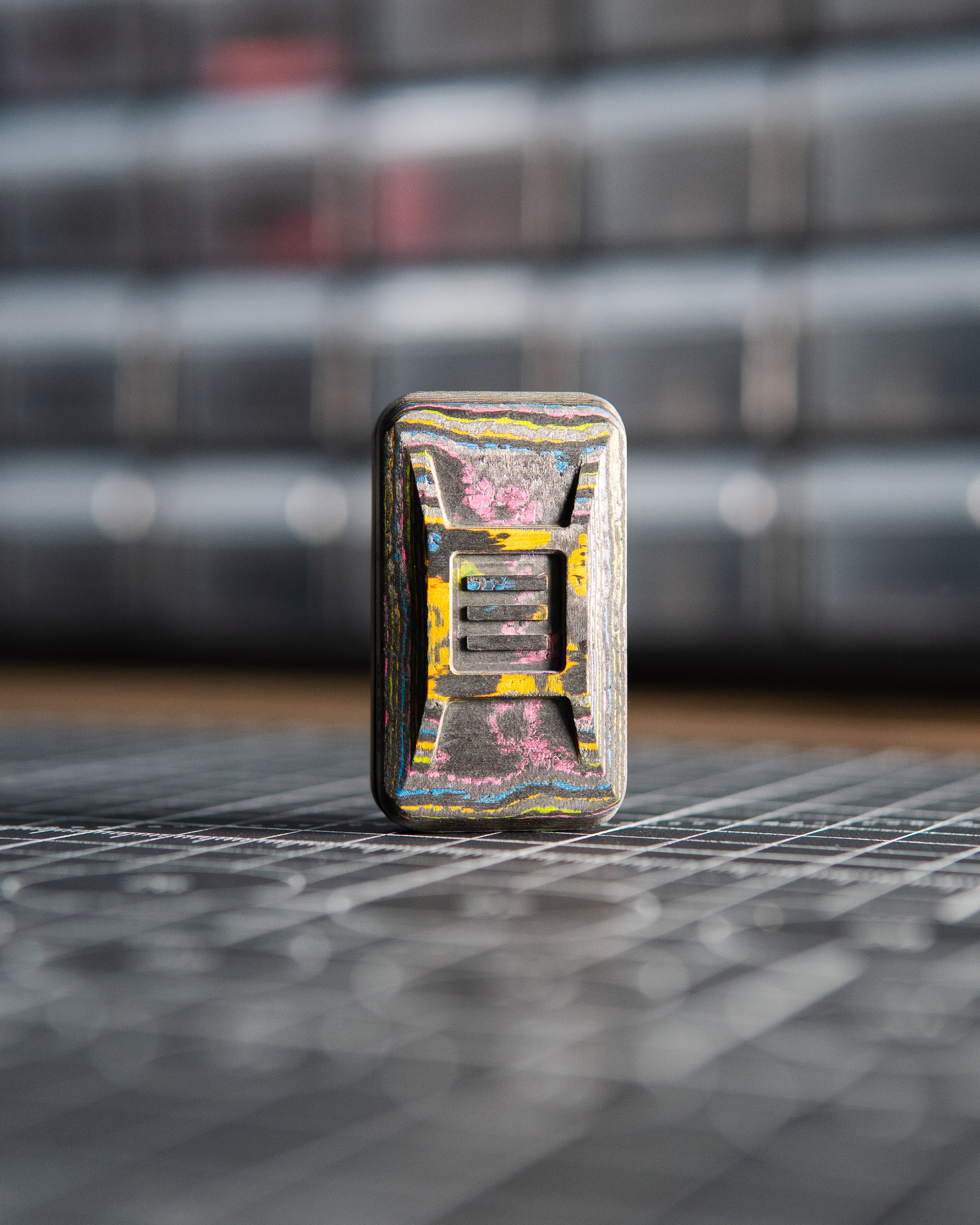 Delta Ergo Pro Tile Fidget Slider - Maker's Choice, 80's Camo Carbon Fiber