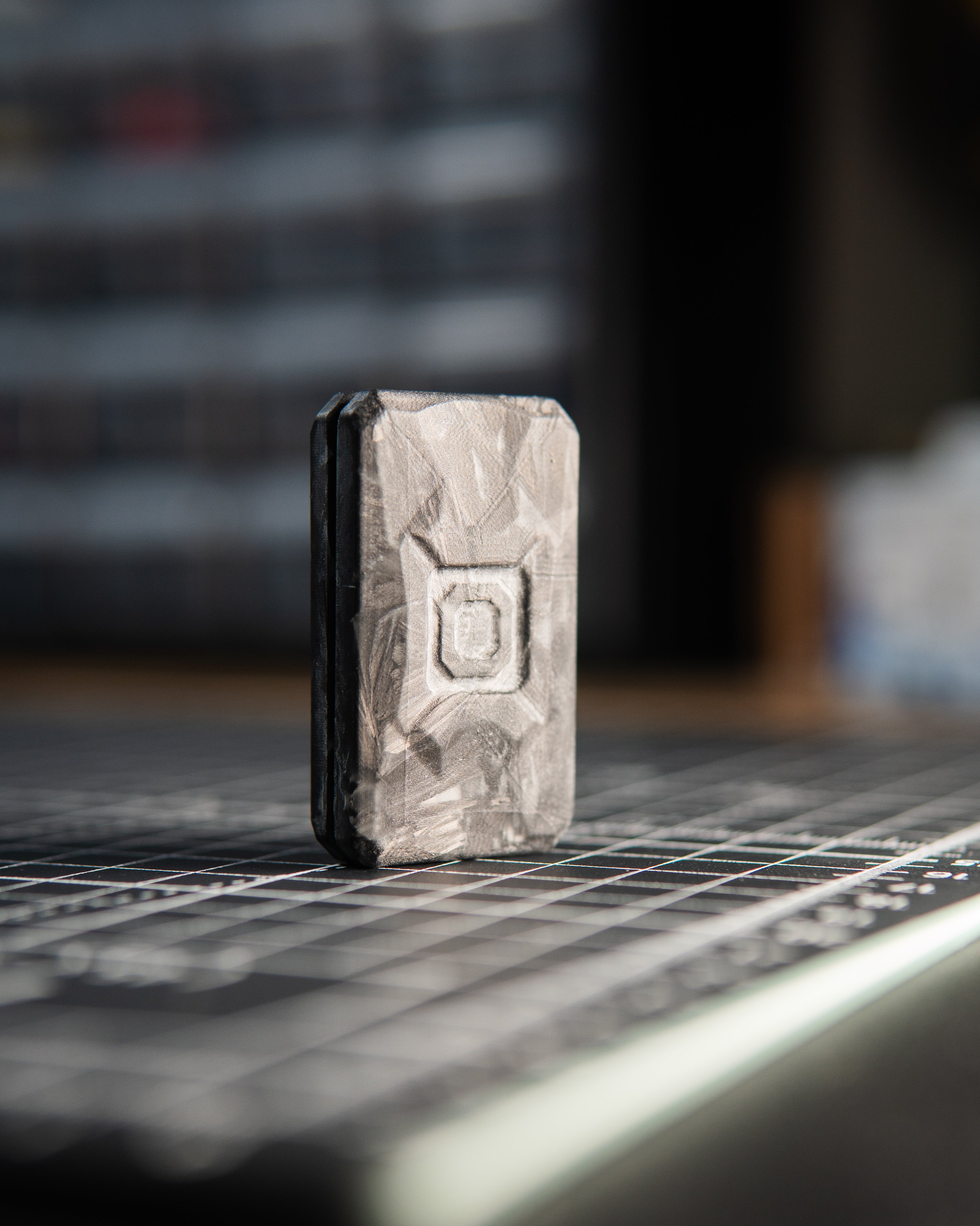 Echo Appa Pro Tile Fidget Slider - Shredded Glow Carbon Fiber