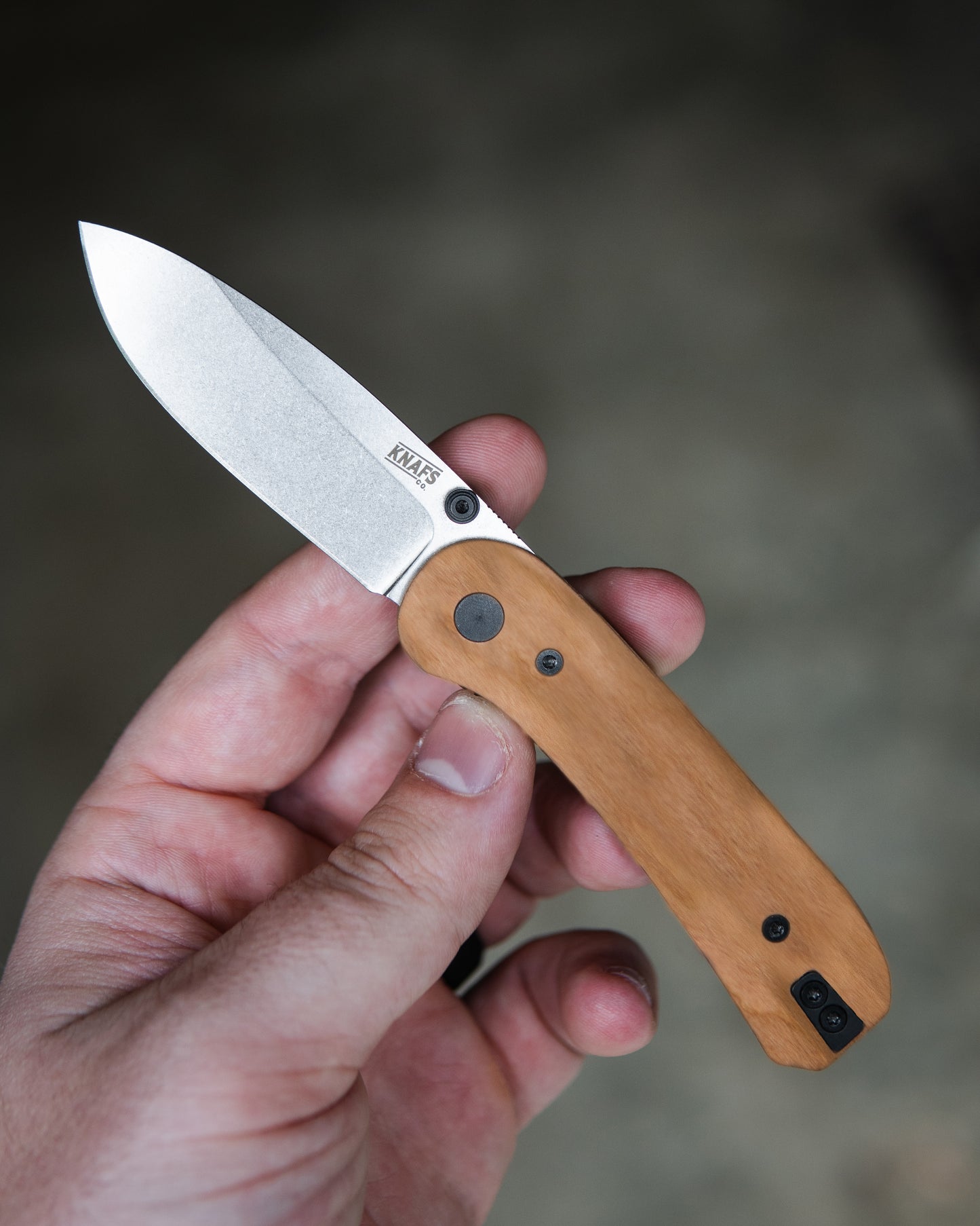 Knafs Lander Cherry Scales